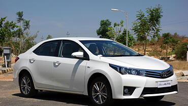 Discontinued Toyota Corolla Altis 2014 Exterior