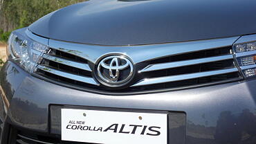 Discontinued Toyota Corolla Altis 2014 Front View