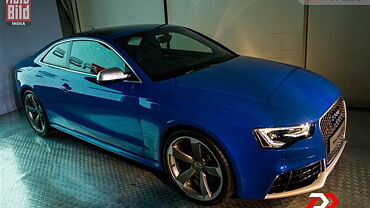 Discontinued Audi RS5 2012 Right Front Three Quarter
