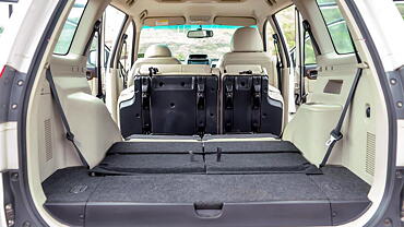 Mitsubishi Pajero Sport Boot Space