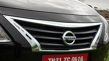 Discontinued Nissan Sunny 2011 Front View
