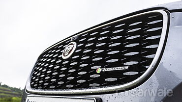 Jaguar F-Pace Grille