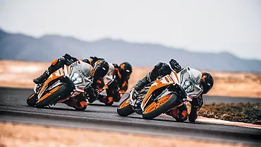 2021 KTM RC 125 likely to be launched in India this month; to rival Yamaha R15 V3 - BikeWale 2021 KTM RC 125 likely to be launched in India this month; to rival Yamaha R15 V3 - BikeWale