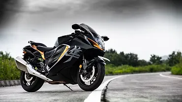 Suzuki Hayabusa Right Front Three Quarter