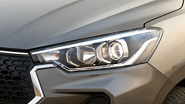 Toyota Rumion Headlight