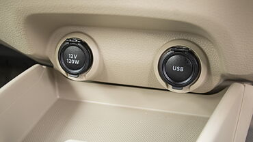 Toyota Rumion USB Port/AUX/Power Socket/Wireless Charging