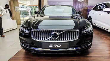 Discontinued Volvo S90 2021 Front View