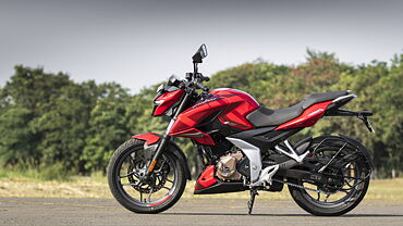 Bajaj Pulsar N250 Right Front Three Quarter Image – BikeWale