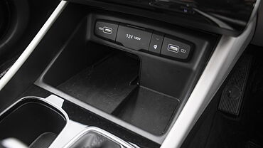 Hyundai Tucson USB Port/AUX/Power Socket/Wireless Charging
