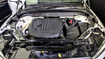 Volvo XC60 [2021-2022] Engine Shot