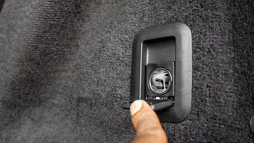 Land Rover Range Rover Bootspace 12V Supply