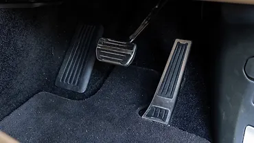 Range Rover Rear Badge Image, Range Rover Photos in India - CarWale