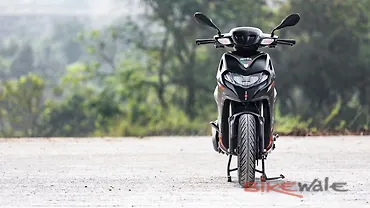 Aprilia SR 160 Left Front Three Quarter