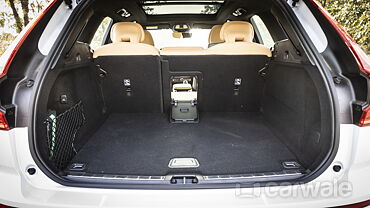 Discontinued Volvo XC60 2021 Bootspace