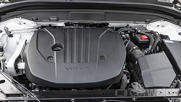 Discontinued Volvo XC60 2021 Engine Shot
