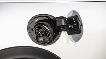 MINI Cooper SE Open Fuel Lid