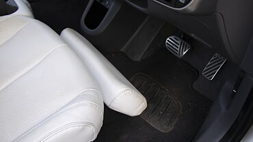 Hyundai Ioniq 5 Driver's Seat Adjustable under-thigh Support