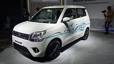 मारुति सुज़ुकी वैगन आर लेफ्ट फ्रंट थ्री क्वार्टर मारुति सुज़ुकी वैगन आर लेफ्ट फ्रंट थ्री क्वार्टर