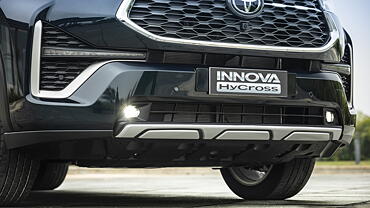 Innova Hycross Wheel Image, Innova Hycross Photos in India - CarWale