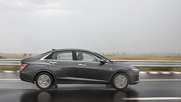 Hyundai Verna Right Side View