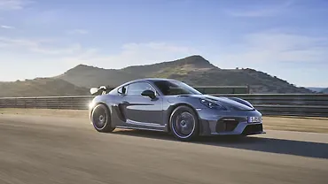 पोर्शे 718 केमैन GT4 RS भारत में 2.54 करोड़ रुपए में हुई लॉन्च 