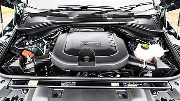 लैंड रोवर रेंज रोवर स्पोर्ट इंजन शॉट