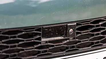 लैंड रोवर रेंज रोवर स्पोर्ट Grille Camera Image