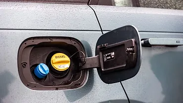 लैंड रोवर रेंज रोवर स्पोर्ट फ़्यूल लिड खोलें