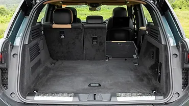 लैंड रोवर रेंज रोवर स्पोर्ट बूटस्पेस पीछे की स्प्लिट सीट मुड़ी हुई