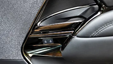 लैंड रोवर रेंज रोवर स्पोर्ट सामने के दाएं दरवाज़े का पैड हैंडल