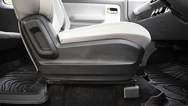 MG Comet EV Seat Adjustment Manual for Driver