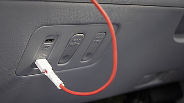 MG Comet EV USB Port/AUX/Power Socket/Wireless Charging