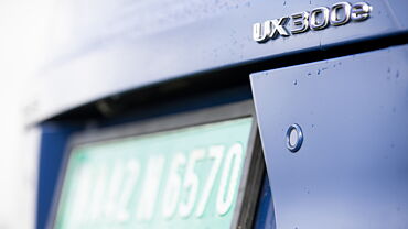 लेक्सस यूएक्स 300ई रियर पार्किंग सेंसर