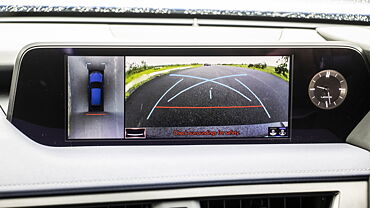 Lexus UX 300e 360-Degree Camera Control