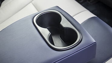 Lexus UX 300e Rear Cup Holders