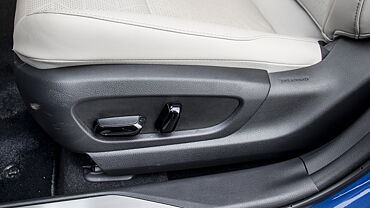 Lexus UX 300e Seat Adjustment Electric for Front Passenger
