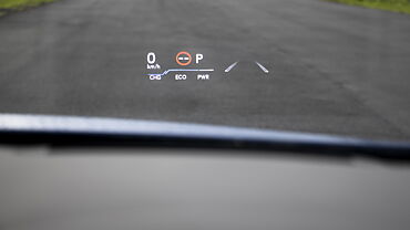 Lexus UX 300e Head-Up Display (HUD)