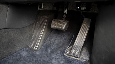 Lexus UX 300e Pedals/Foot Controls