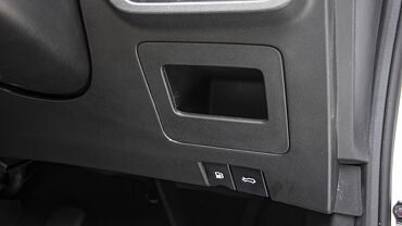 MG Hector Boot Release Lever/Fuel Lid Release Lever
