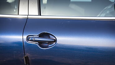 Fronx Front Door Handle Image, Fronx Photos in India - CarWale