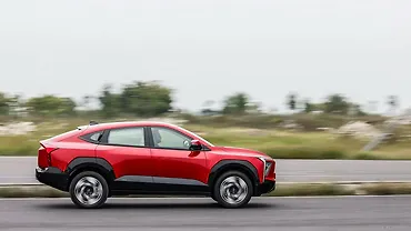 Mahindra XEV 9e Right Side View