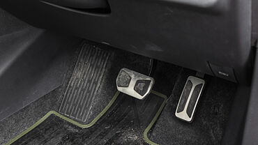 Mahindra XEV 9e Pedals/Foot Controls