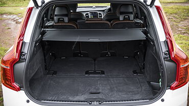 Volvo XC90 Bootspace with Parcel Tray/Retractable
