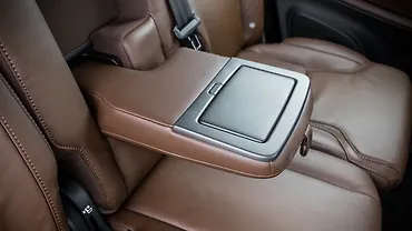 XC90 Second Row Cup Holders Image, XC90 Photos in India - CarWale