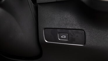 Volvo XC40 Boot Release Lever/Fuel Lid Release Lever