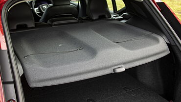 Volvo XC40 Bootspace with Parcel Tray/Retractable