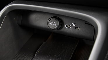 Volvo XC40 USB Port/AUX/Power Socket/Wireless Charging