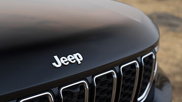 Jeep Grand Cherokee Front Logo