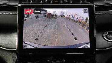 Jeep Grand Cherokee 360-Degree Camera Control