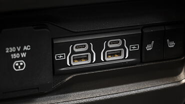Jeep Grand Cherokee USB Port/AUX/Power Socket/Wireless Charging